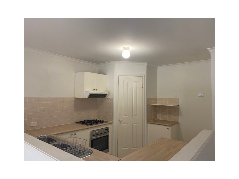 27 Thomas Royal Gardens, Queanbeyan East NSW 2620