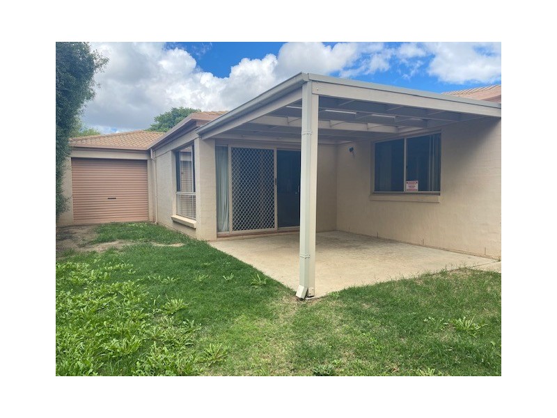 27 Thomas Royal Gardens, Queanbeyan East NSW 2620