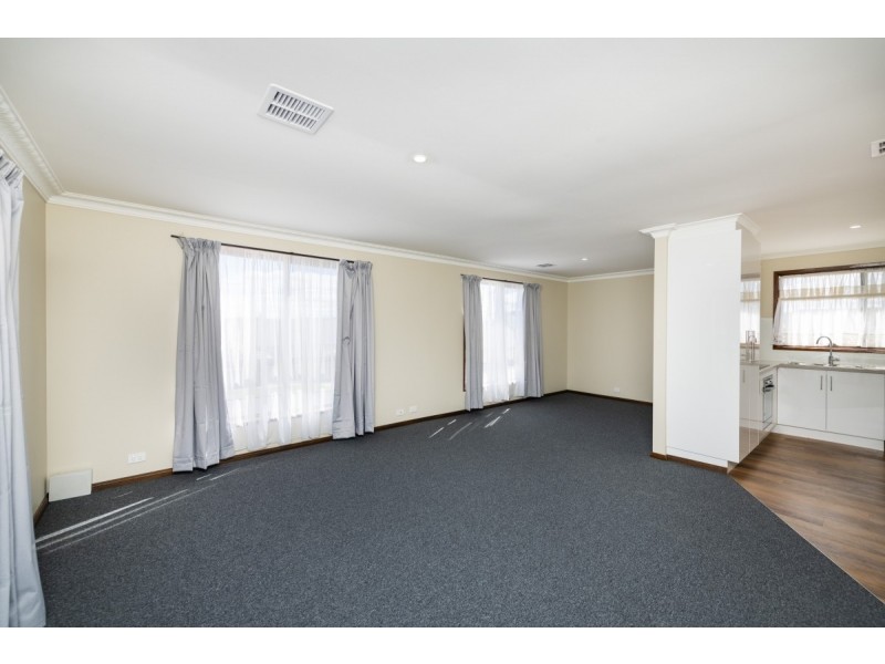 18 Hakea Street, Queanbeyan NSW 2620