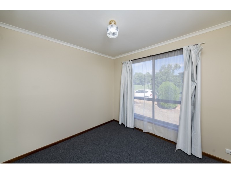 18 Hakea Street, Queanbeyan NSW 2620
