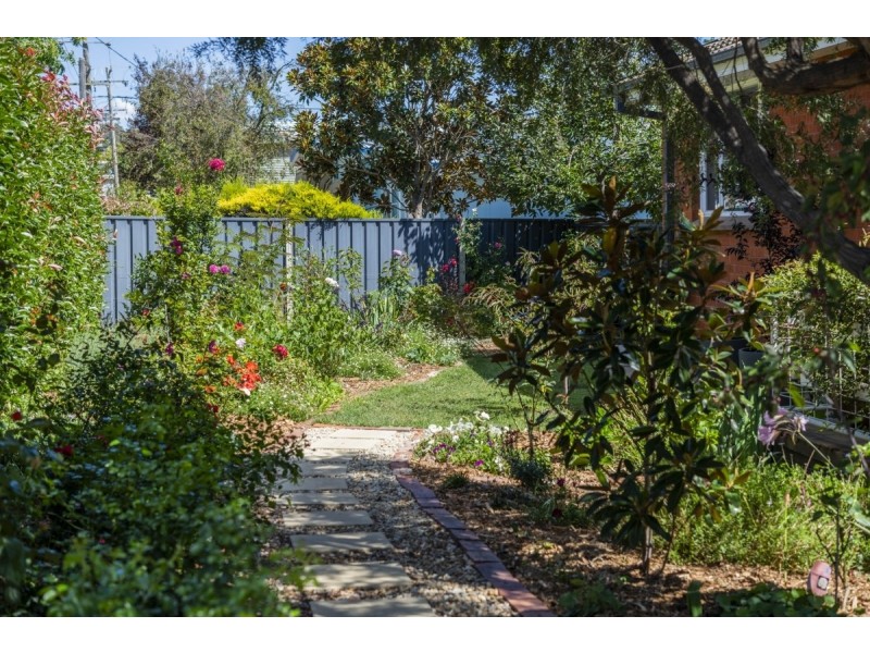 6 Davison Street, Queanbeyan NSW 2620