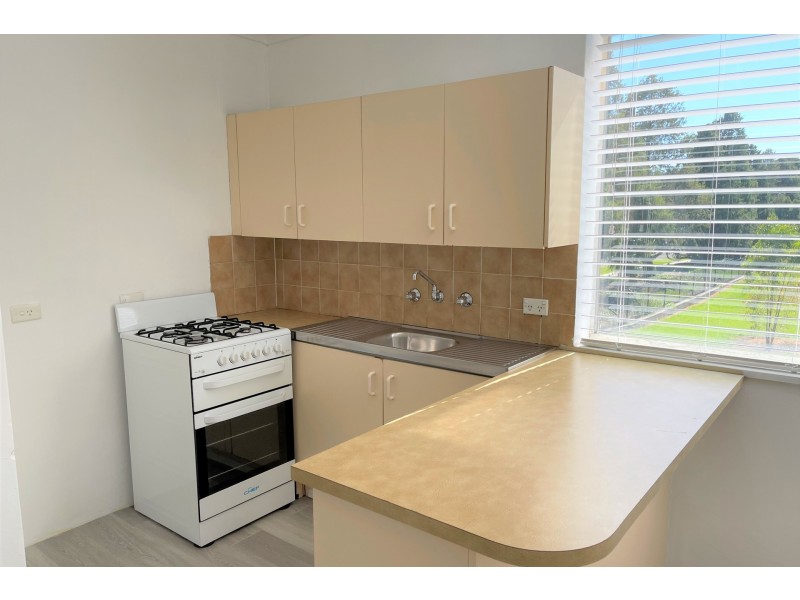 22/10 Macquoid Street, Queanbeyan NSW 2620