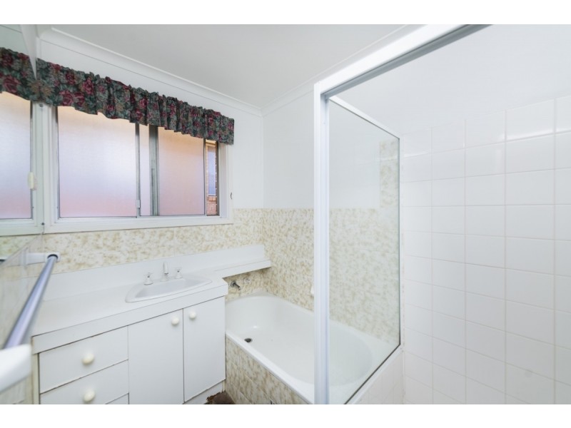 28 Bendora Avenue, Queanbeyan NSW 2620