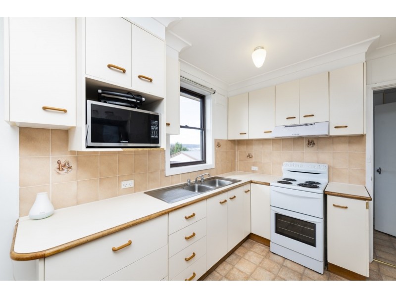 70 Crest Road, Queanbeyan NSW 2620