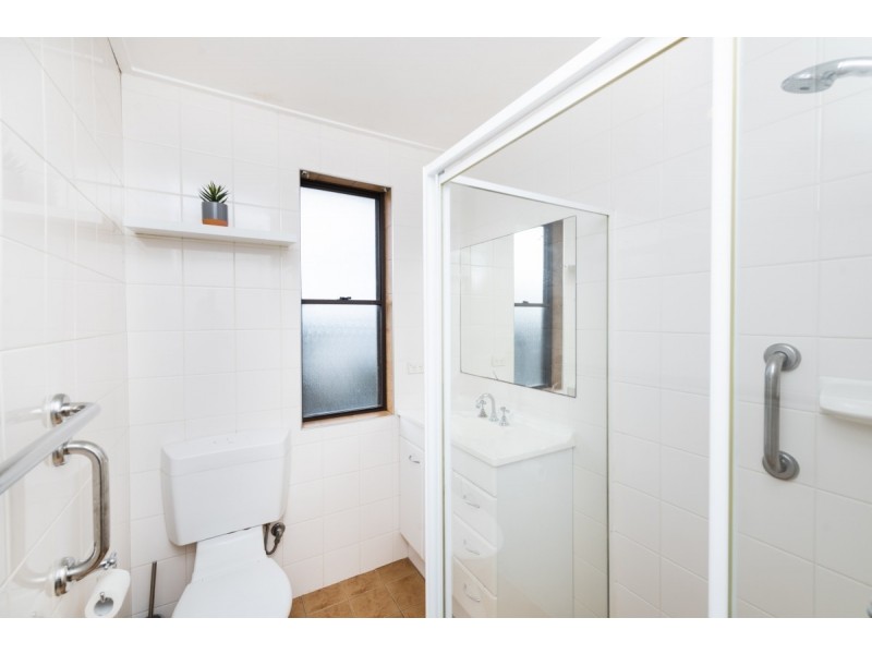 70 Crest Road, Queanbeyan NSW 2620