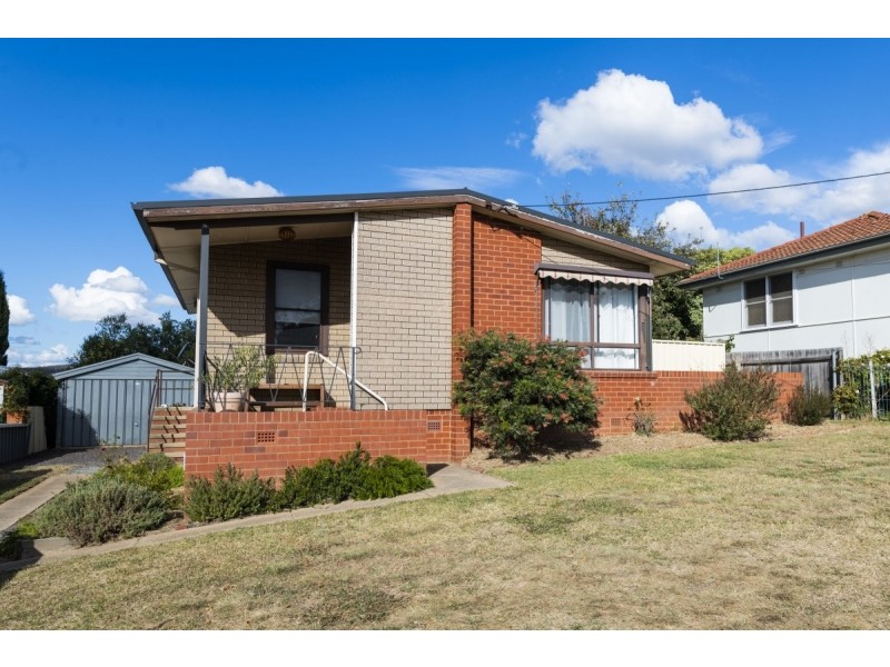 70 Crest Road, Queanbeyan NSW 2620