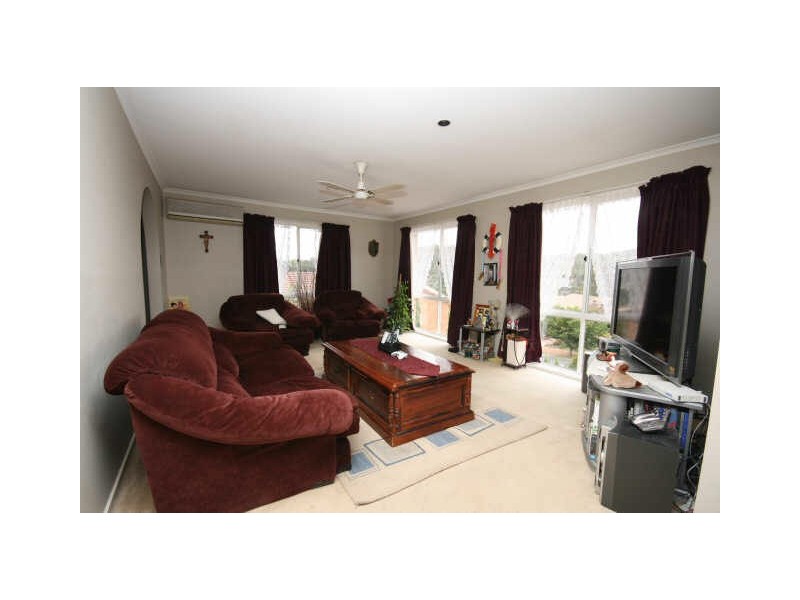 8 Swan Place, Queanbeyan NSW 2620