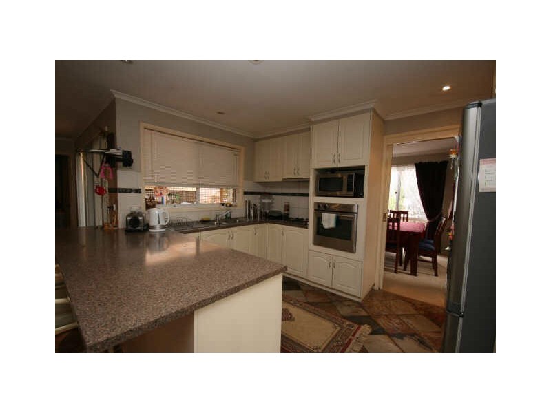 8 Swan Place, Queanbeyan NSW 2620