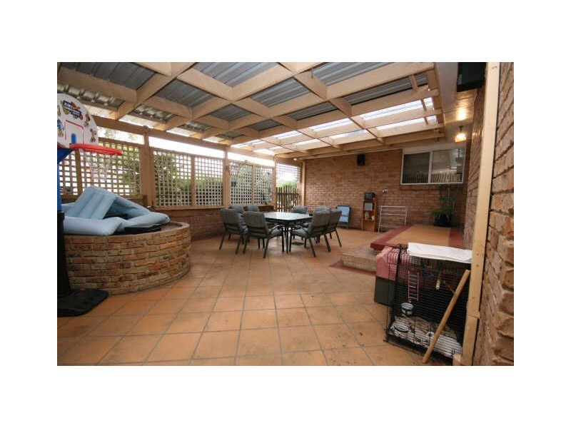 8 Swan Place, Queanbeyan NSW 2620