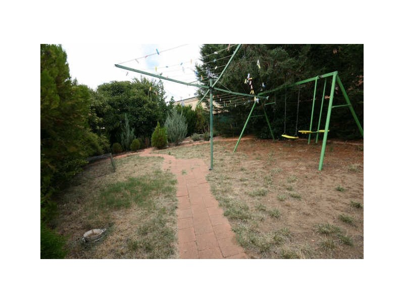 8 Swan Place, Queanbeyan NSW 2620