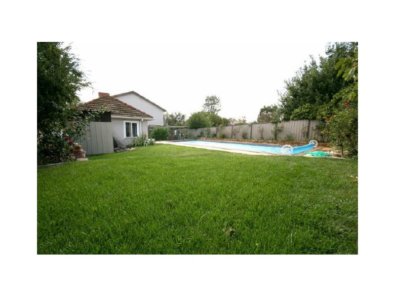 112 Uriarra Road, Queanbeyan NSW 2620