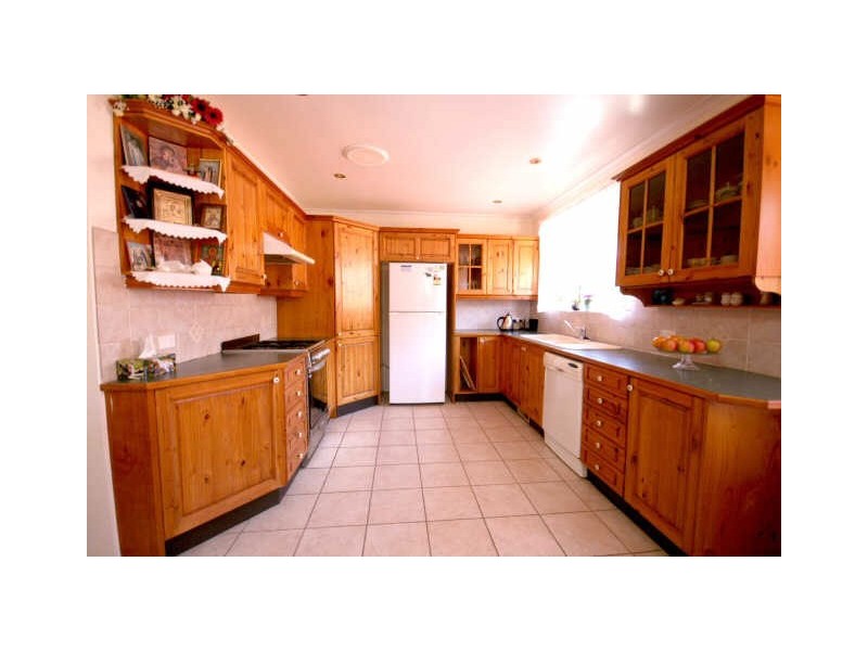 2 Cassinia Street, Queanbeyan NSW 2620