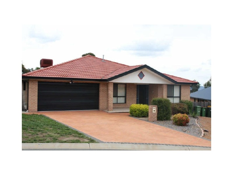 8 Colverwell Crescent, Jerrabomberra NSW 2619