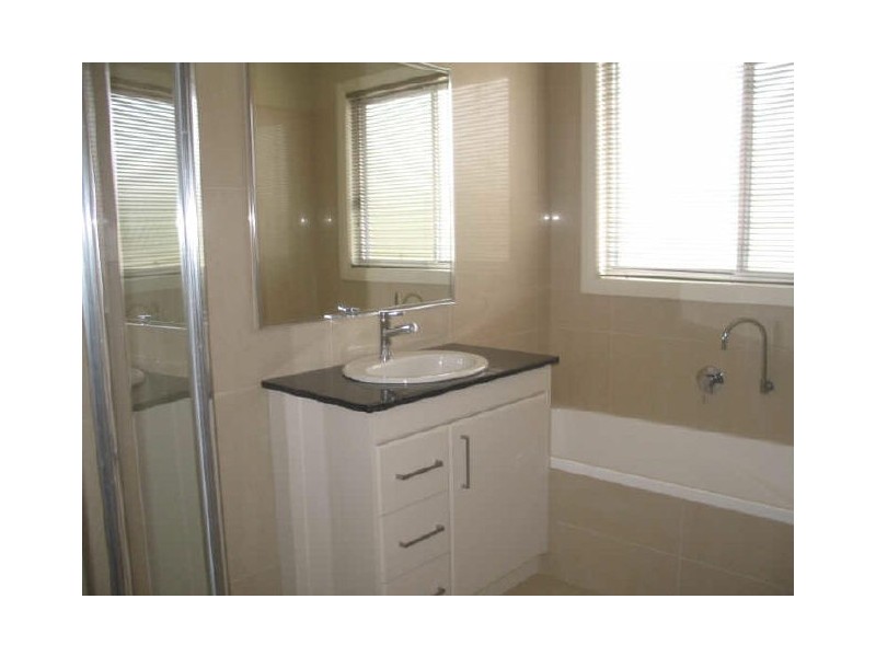 1/23 Donald Road, Queanbeyan NSW 2620