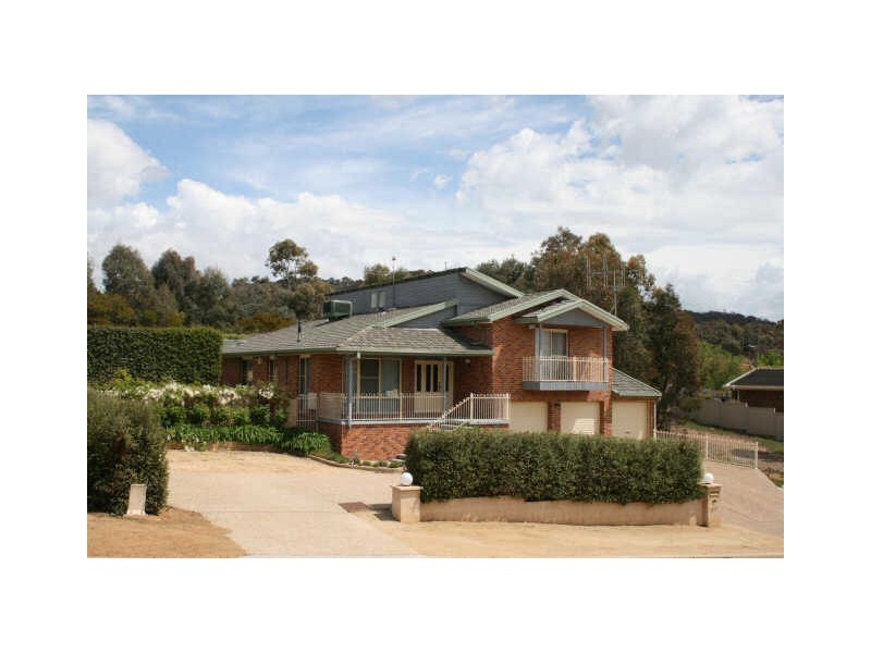66 Candlebark Road, Queanbeyan NSW 2620
