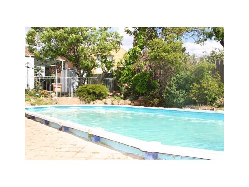 57 Ross Road, Queanbeyan NSW 2620