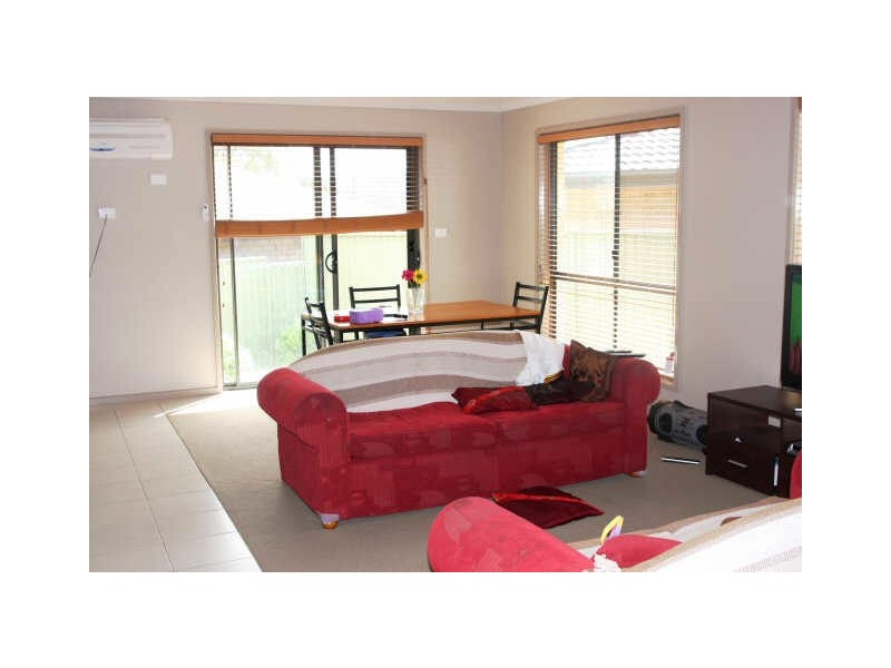 2/9 Parr Place, Queanbeyan NSW 2620