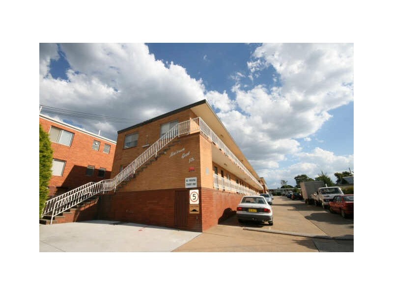 1/124 Henderson Road, Queanbeyan NSW 2620