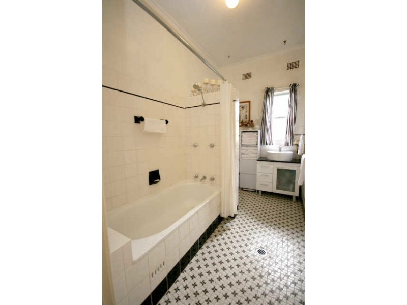 4 Leck Street, Queanbeyan NSW 2620