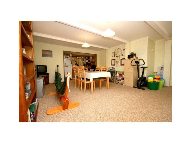 10 Elliot Street, Queanbeyan NSW 2620