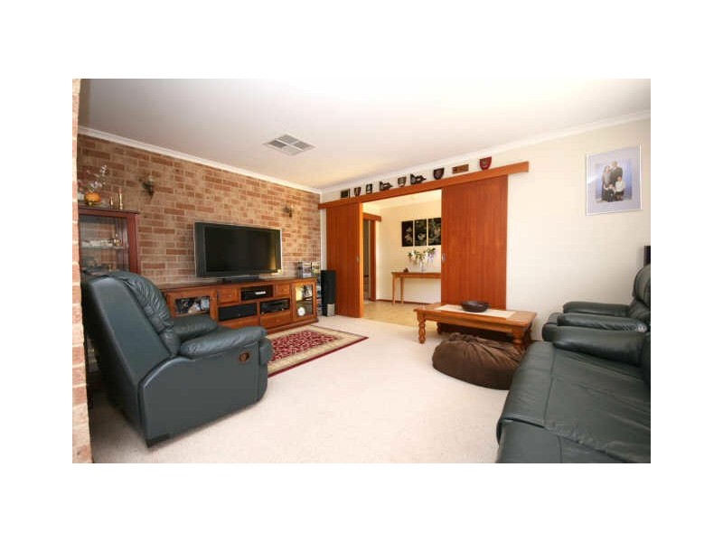 10 Elliot Street, Queanbeyan NSW 2620