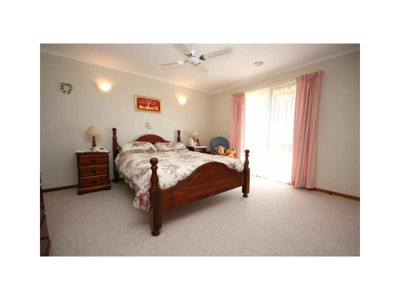 10 Elliot Street, Queanbeyan NSW 2620