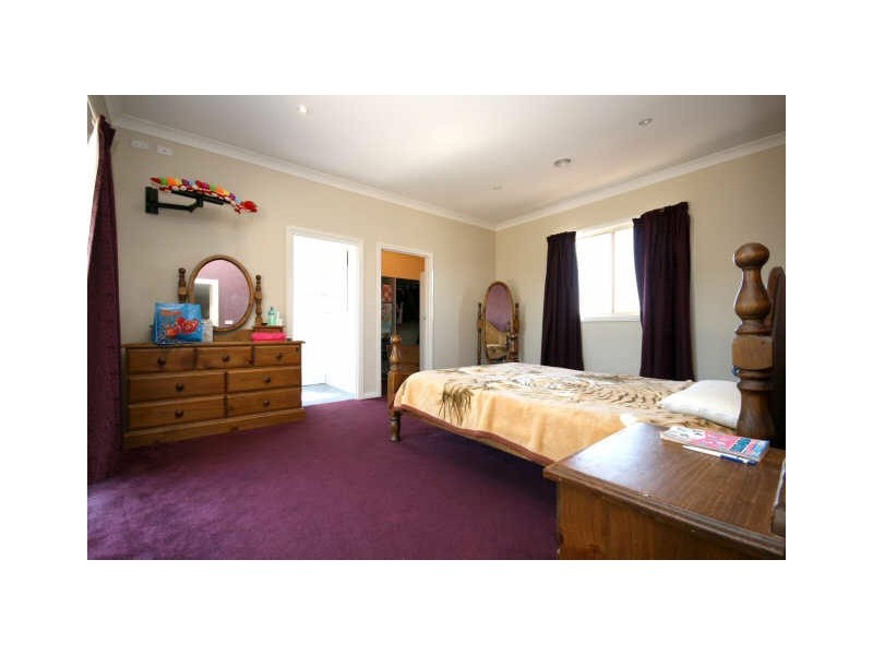 64 Ross Road, Queanbeyan NSW 2620