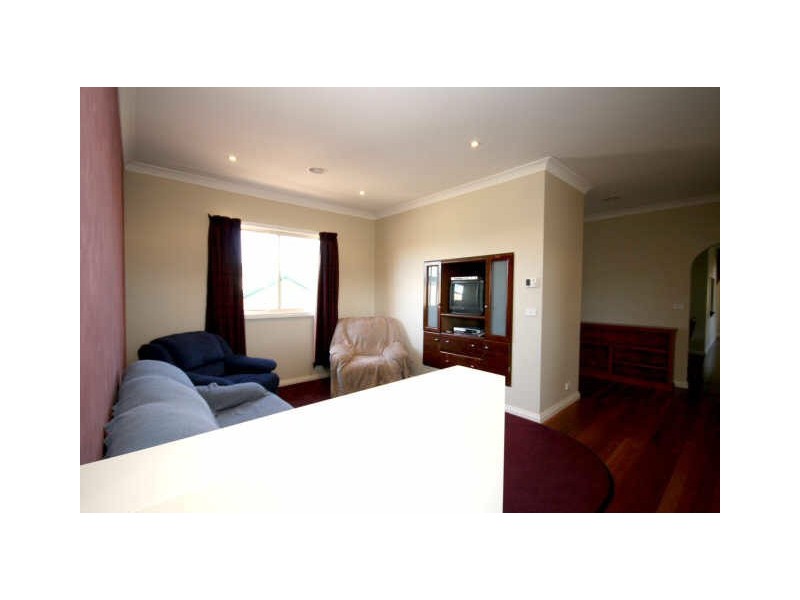 64 Ross Road, Queanbeyan NSW 2620