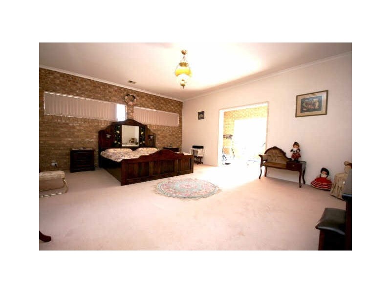 34 Taylor Place, Queanbeyan NSW 2620