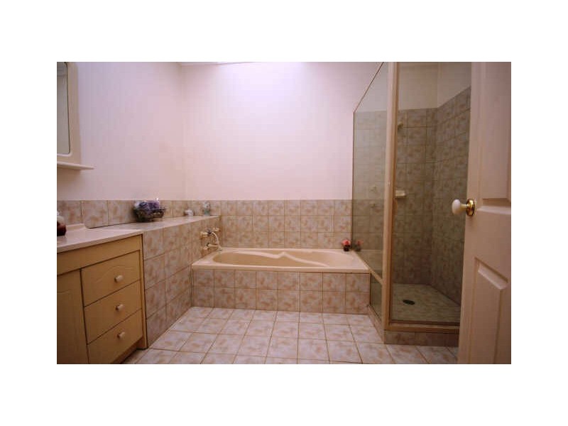 34 Taylor Place, Queanbeyan NSW 2620