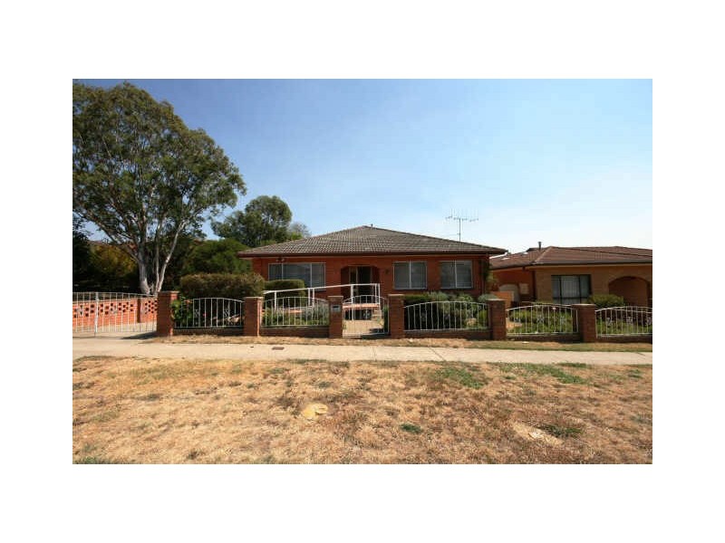 16 Candlebark Road, Queanbeyan NSW 2620