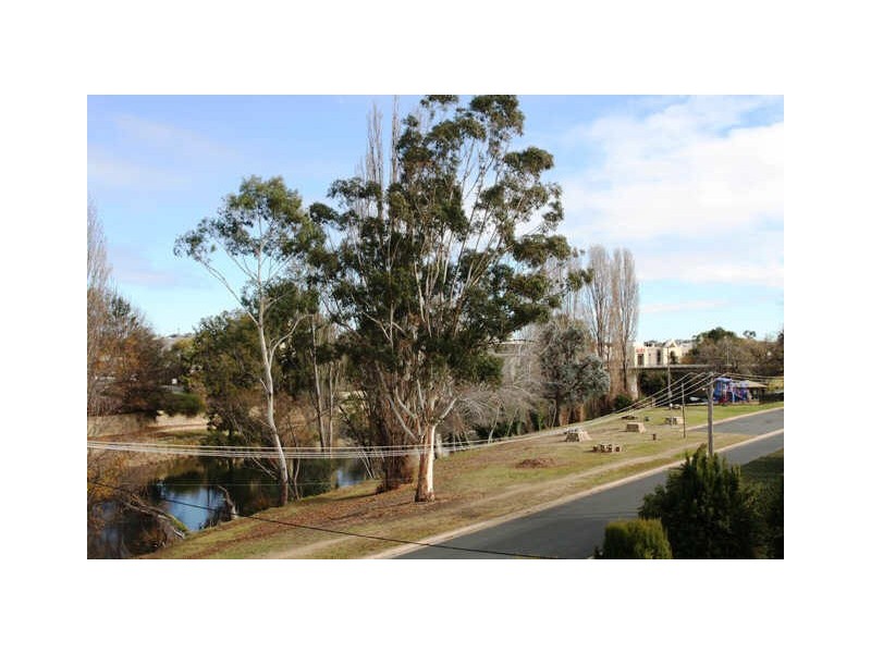 2/30 Trinculo Place, Queanbeyan NSW 2620