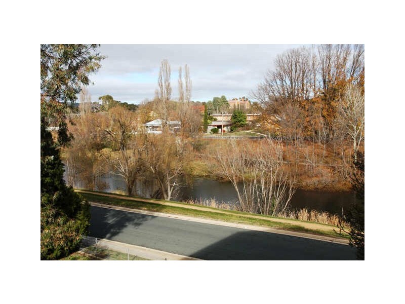 2/30 Trinculo Place, Queanbeyan NSW 2620