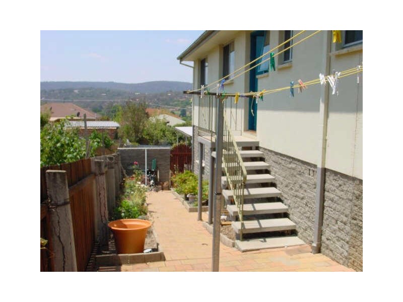 2/10 Atholbar Way, Queanbeyan NSW 2620