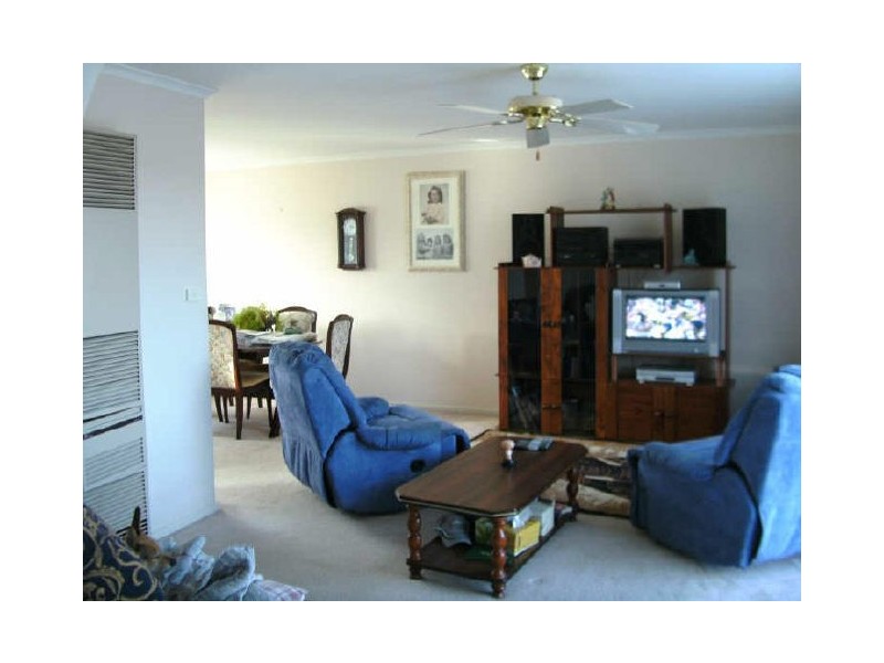 2/10 Atholbar Way, Queanbeyan NSW 2620