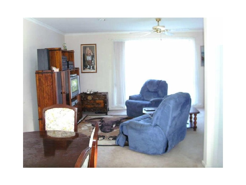 2/10 Atholbar Way, Queanbeyan NSW 2620