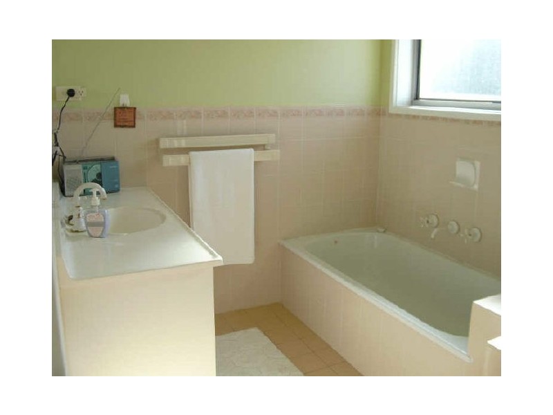 2/10 Atholbar Way, Queanbeyan NSW 2620