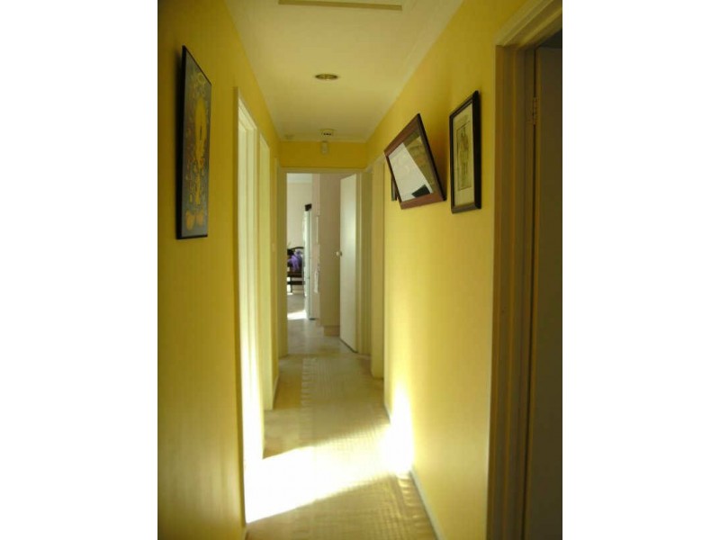 2/10 Atholbar Way, Queanbeyan NSW 2620