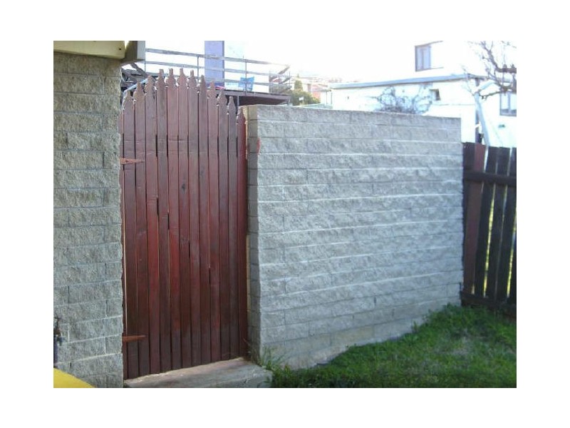 2/10 Atholbar Way, Queanbeyan NSW 2620