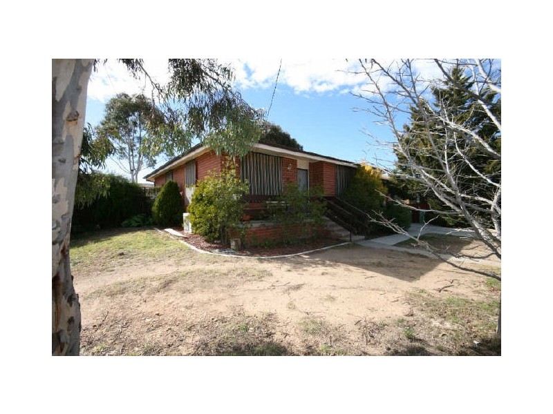 8 Oldfield Road, Queanbeyan NSW 2620