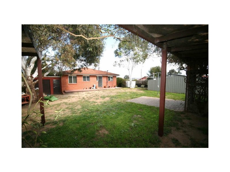 8 Oldfield Road, Queanbeyan NSW 2620