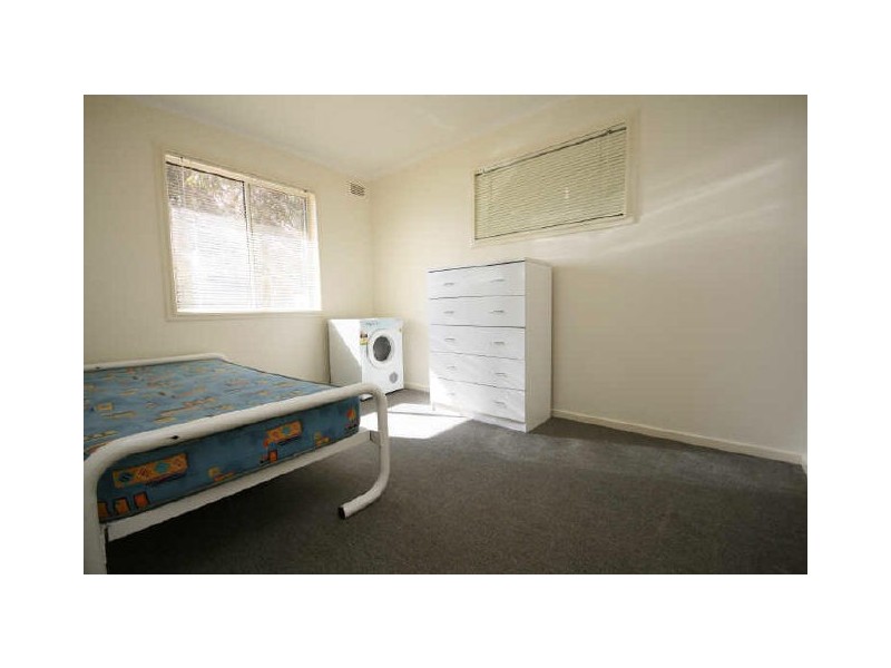 8 Oldfield Road, Queanbeyan NSW 2620