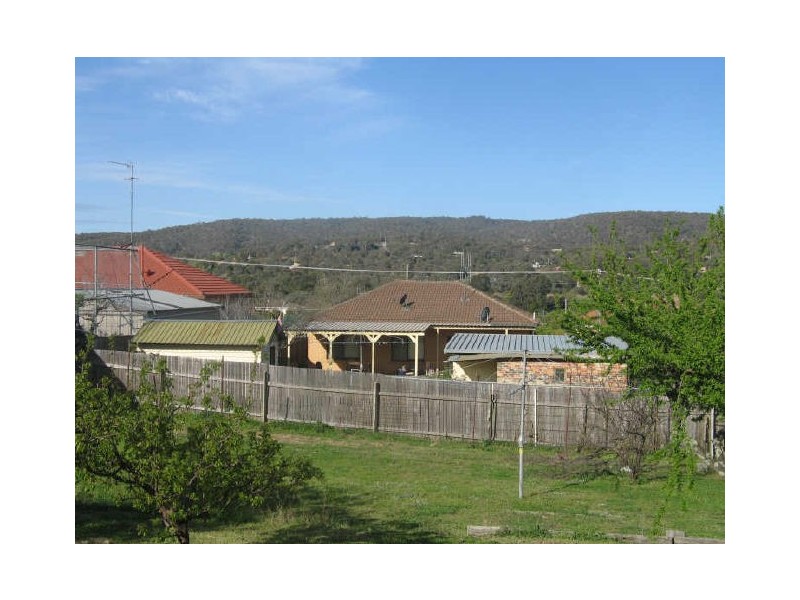 8 Atholbar Way, Queanbeyan NSW 2620