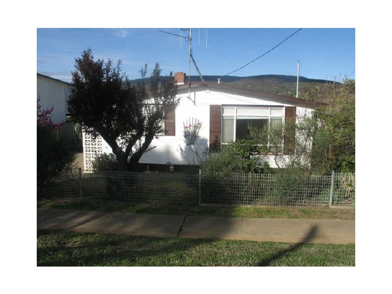 8 Atholbar Way, Queanbeyan NSW 2620