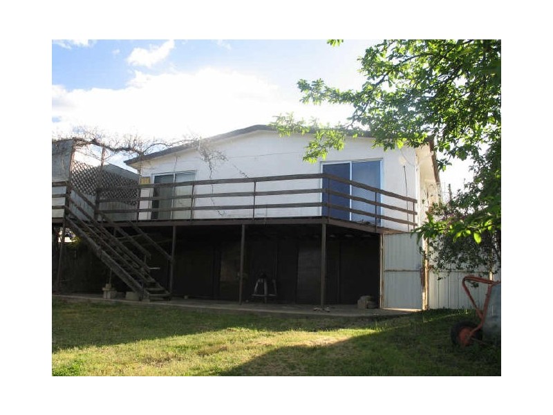 8 Atholbar Way, Queanbeyan NSW 2620