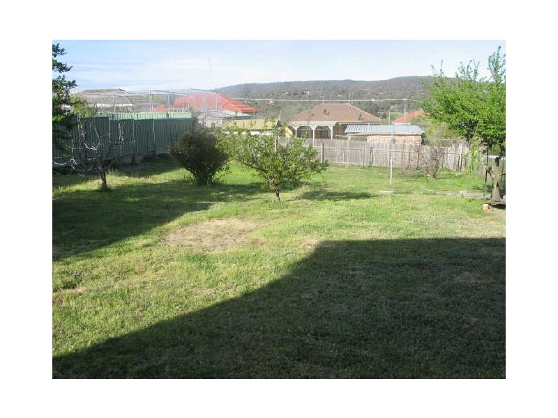 8 Atholbar Way, Queanbeyan NSW 2620