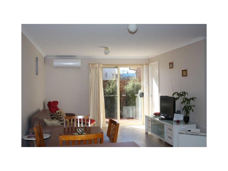 4/6 Mowatt Street, Queanbeyan NSW 2620