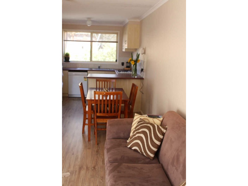 4/6 Mowatt Street, Queanbeyan NSW 2620