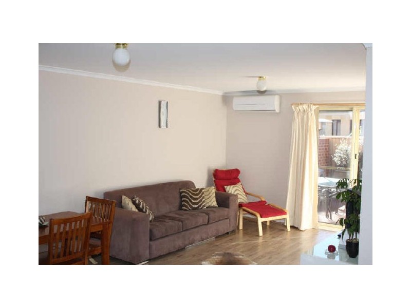 4/6 Mowatt Street, Queanbeyan NSW 2620