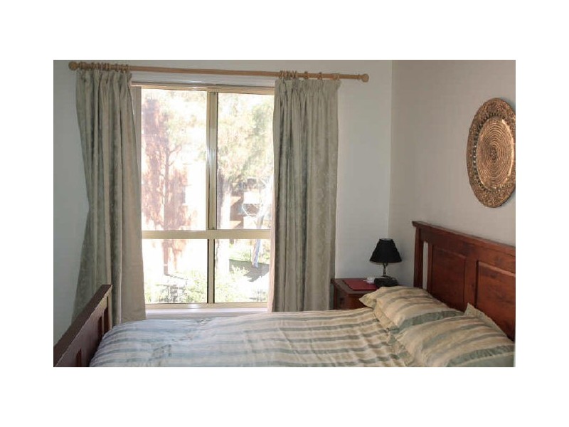 4/6 Mowatt Street, Queanbeyan NSW 2620